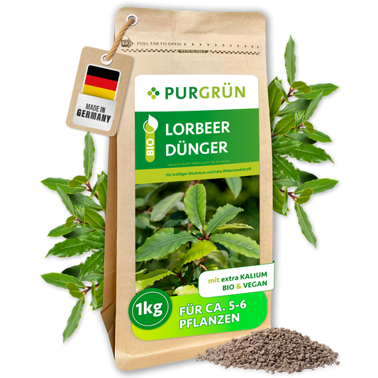 Bio-Lorbeer-Dünger im 1-kg-Standbeutel, mit Lorbeerblättern und feinem Granulat; ausreichend für ca. 5–6 Pflanzen.