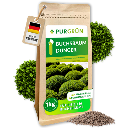 Purgrün Buchsbaumdünger im 1-kg-Standbeutel mit feinem Granulat und Buchsbaumkugeln; laut Verpackung für bis zu 16 Buchsbäume.