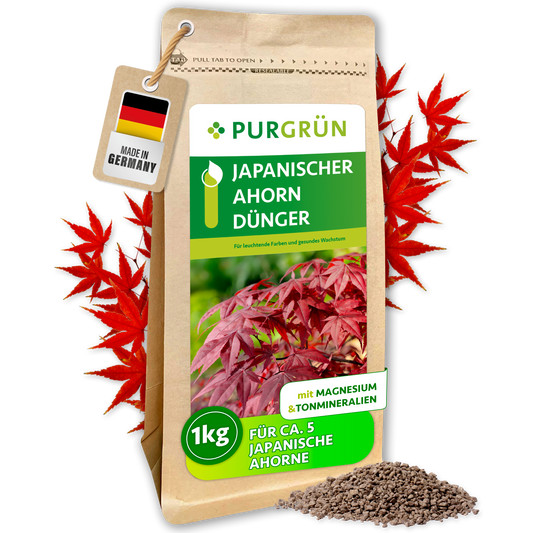 Purgrün Japanischer-Ahorn-Dünger im 1-kg-Beutel, umrahmt von roten Ahornblättern, mit Granulathaufen und „Made in Germany“-Anhänger.