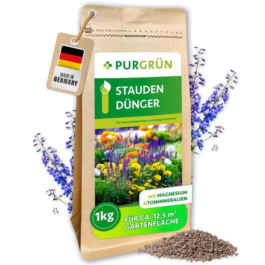 Purgrün Staudendünger im wiederverschließbaren 1-kg-Beutel mit sichtbarem Krümelgranulat und „Made in Germany“-Anhänger.