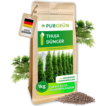 Purgrün Thuja-Dünger, 1 kg, im wiederverschließbaren Beutel mit sichtbarem Granulat und Thuja-Zweigen.
